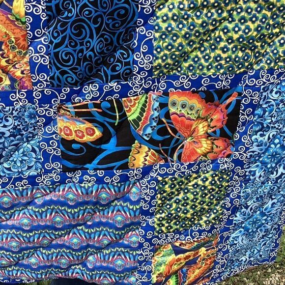 NWT. Hand Crafted Blue Butterflies Lap Quilt - Picture 5 of 16